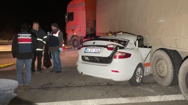 Anadolu Otoyolu'nda tırla çarpışan otomobilin sürücüsü hayatını kaybetti