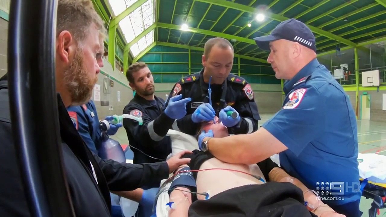 Paramedics - Se2 - Ep09 HD Watch HD Deutsch