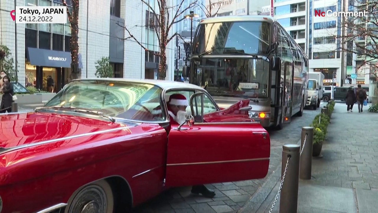 Oldtimer statt Schlitten - Japanischer Autohändler als Weihnachtsmann