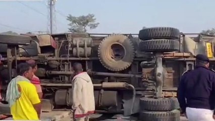 সাতসকালে সাহুডাঙ্গী নওয়াপাড়া মোড়ে দুটি গাড়ি মুখোমুখি সংঘর্ষ