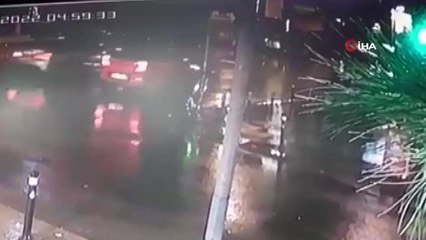 Bağdat Caddesi'nde yolun karşısına geçmek isteyen yayaya çarpan otomobil kamerada: 1 ölü