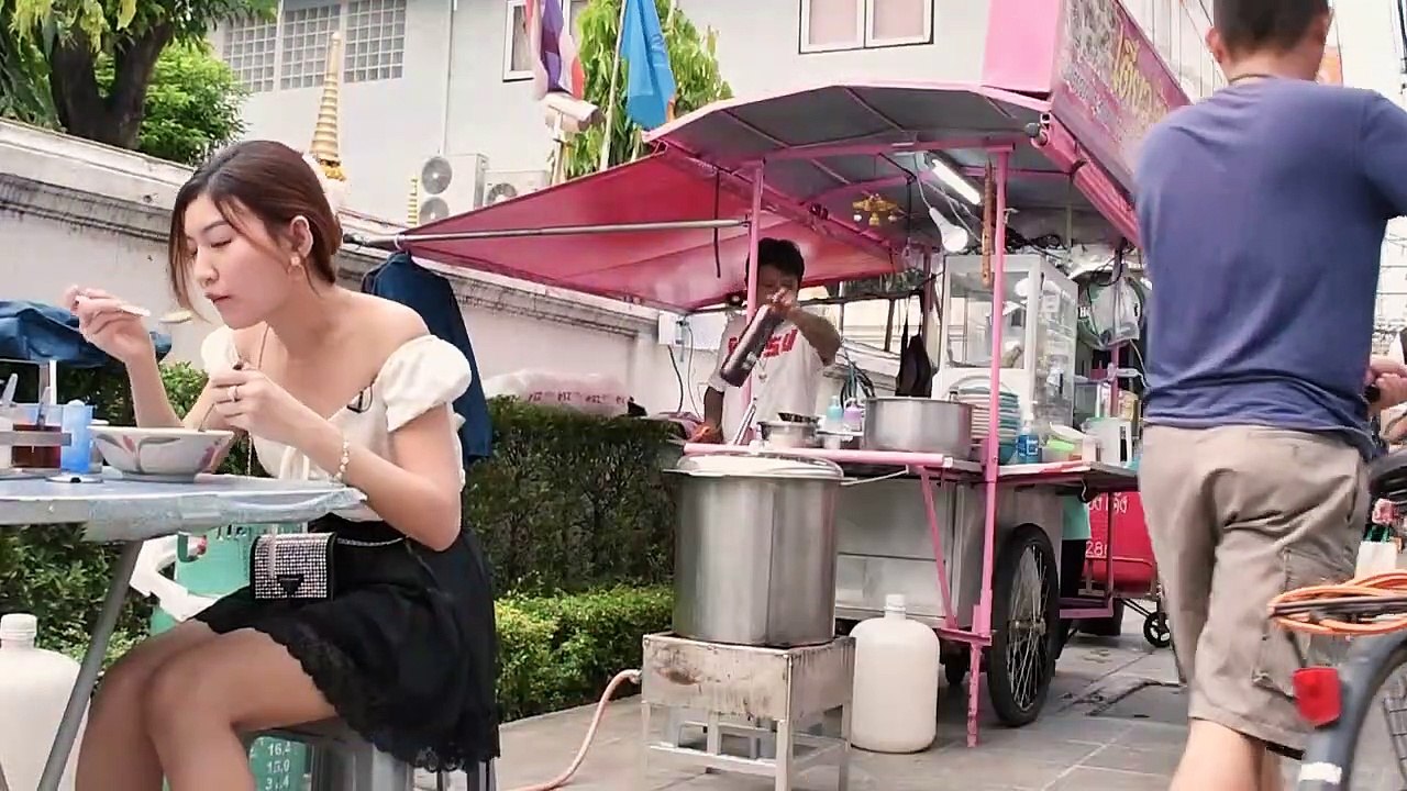 Burmese model explores Bangkok