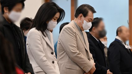 尹 "대통령으로서 책임완수가 이웃 사랑"...성탄예배 / YTN