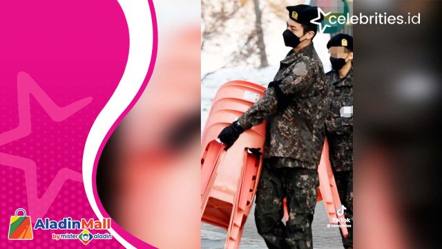 Jin BTS Tertangkap Kamera saat Tugas Wajib Militer, Lagi Angkut Kursi