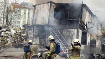 Maltepe'de geri dönüşüm tesisinde işçilerin kaldığı konteynerlerde yangın başladı