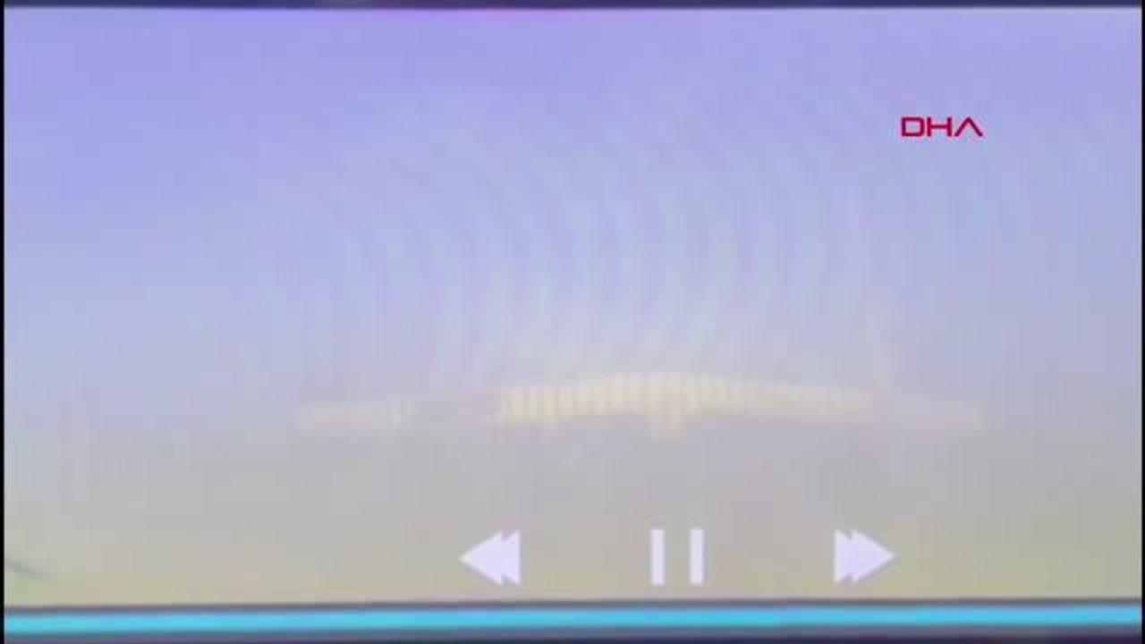 ARNAVUTKÖY'DE KAZA YAPAN ARAÇ, KARŞI ŞERİTTE İLERLEYEN OTOMOBİLİN ÜZERİNE UÇTU