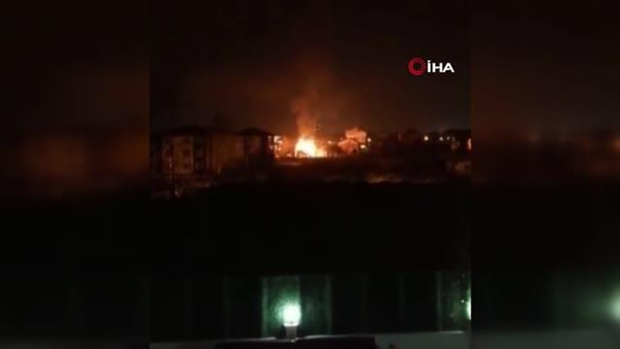 Alev topuna dönen ahır itfaiye ekiplerince sönd...