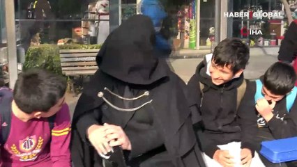 Adana'da ilginç görüntü: Önce korktular, sonra gülme krizine girdiler