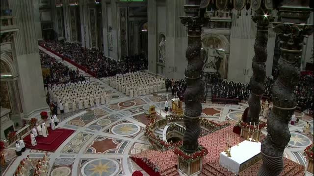 El papa lamenta que todavía exista una humanidad insaciable de dinero, poder y placer