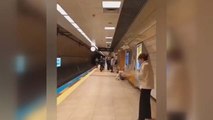 Metroda iğrenç olay! Herkesin gözü önünde çömelip…