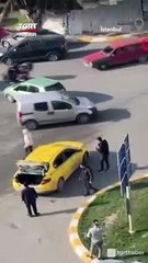 'Yakın Mesafeye Gitmem' Diyen Taksiciye Sinirlendi, Taksinin Camlarını Paramparça Etti #shorts