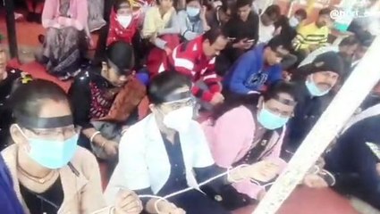 गुना : काली पट्टी बांध किया मौन धारण, जेल भेजने का किया विरोध