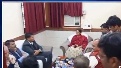 मऊ पहँचे केंद्रीय राज्य शिक्षा मंत्री, अधिकारियों के साथ की अहम बैठक