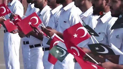 Türk donanma gemisi Burgazada Pakistan'da
