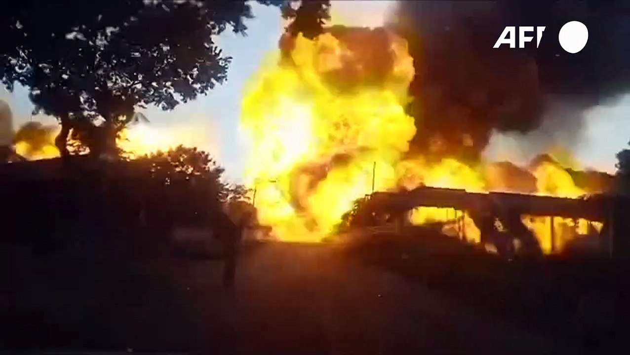 15 قتيلا في انفجار شاحنة صهريج تنقل غازا مسالا...