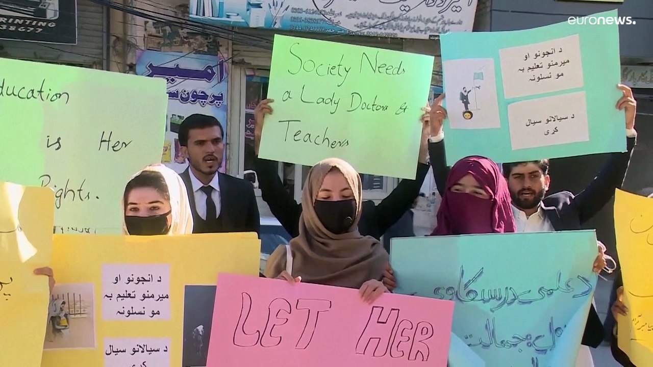 Quetta: Solidaritäts-Demonstration für afghanische Kommilitoninnen