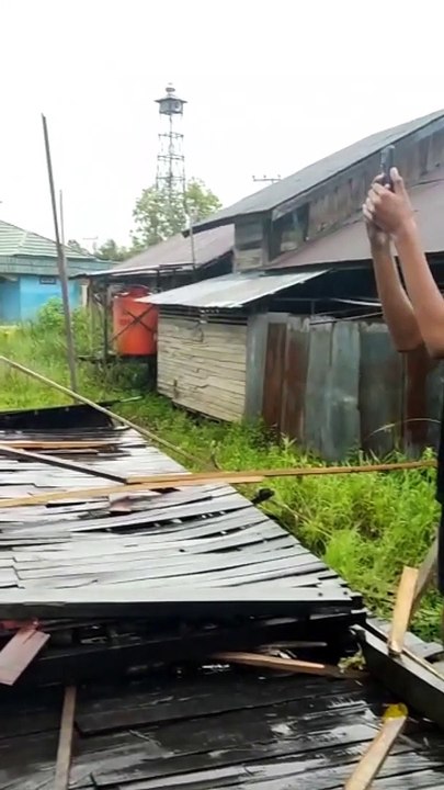 Ambruk Diterjang Angin Kencang, 12 Kelas Ponpes Nurus Sholehin Banjarmasin Nyaris Rata Tanah