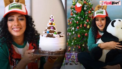 Rupali Ganguly ने Christmas पर बनाया Cake, Santa की Dress पहन किया Dance । FilmiBeat