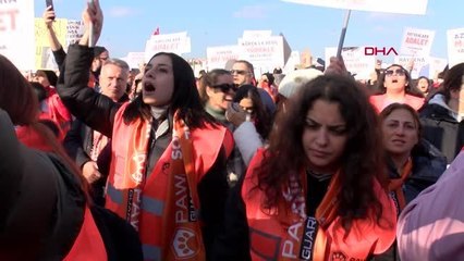 İSTANBUL-YENİKAPI'DA HAYVAN HAKLARI MİTİNGİ