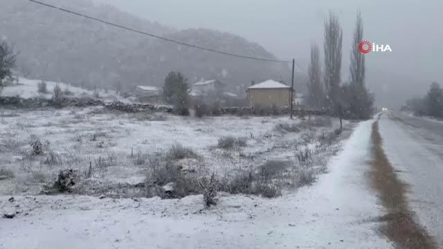 Ankara'ya mevsimin ilk karı düştü