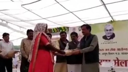 खंडवा : गेंदे के फूल से बना अर्क देगा कई बीमारियों को मात,जानें इसके औषधीय गुण