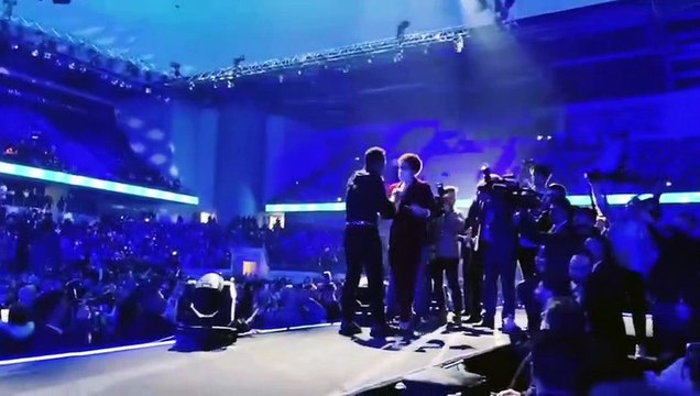 Meral Akşener ve Mustafa Sandal 'Aya Benzer' şarkısı eşliğinde dans etti