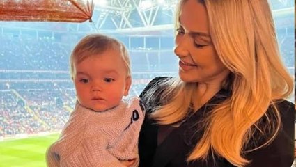 Maçı tribünden takip eden Hadise, Galatasaraylı yıldızın çocuğunu kucağına aldığı kareyi paylaştı