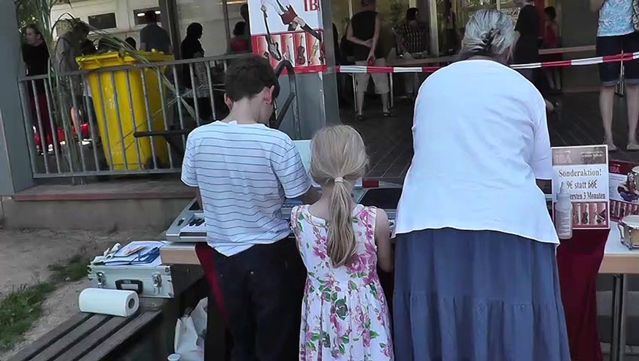 Keyboard auf dem Schulhof, 2013, 01