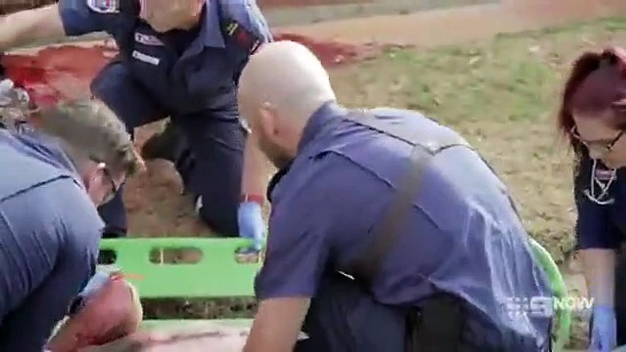 Paramedics - Se2 - Ep13 HD Watch HD Deutsch