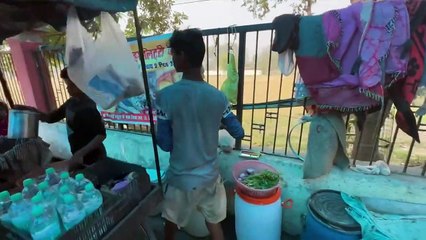 This Place is Famous for Cowdung Wala LittiChokha Only 25₹_- _ Patna Food Tour _ Street Food India