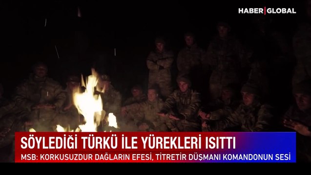 Mehmetçik söylediği türkü ile yürekleri ısıttı, o anlara beğeni yağdı!