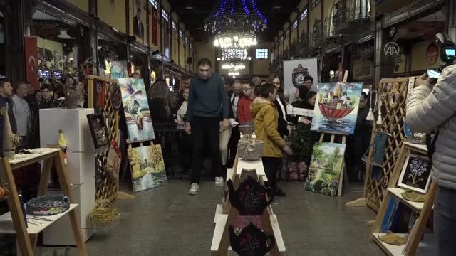 ESKİŞEHİR - Otizmli gencin yaptığı resimler evinin duvarlarını süslüyor