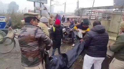 बिजनौर:रेलवे फाटक के पास युवक का शव पड़ा मिला