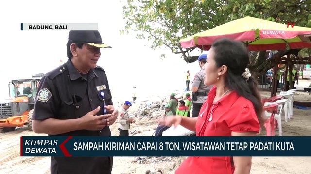 Dihiasi Sampah, Pantai Kuta Tetap Dipadati Wisatawan