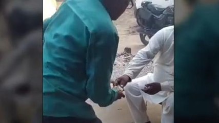 मेरठ: घूस लेते कैमरे में कैद हुआ लेखपाल, वीडियो सोशल मीडिया पर वायरल