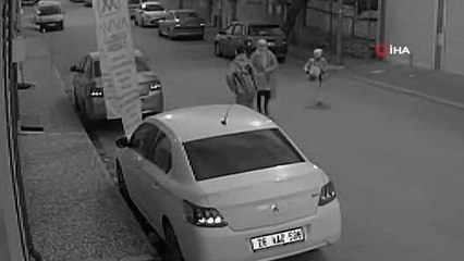 Göz göre göre silahla bacağından vuruldu...O anlar kamerada