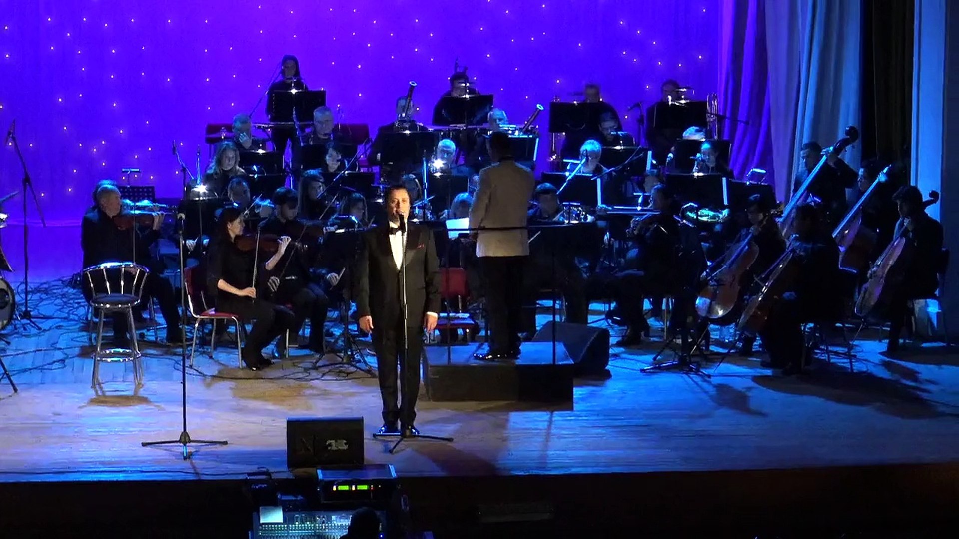 ⁣Васил Петров изпълнява Silent Night Holy Night Song