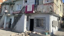 İzmir’de balkon çöktü, 1 kişi yaralandı