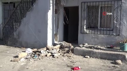 İzmir'de balkon çöktü, aşağı düşen 17 yaşındaki kız yaralandı