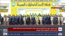 الرئيس السيسى يلتقط صورة تذكارية مع العاملين بمصنعي إنتاج الغازات الطبية والصناعية والمسؤولين