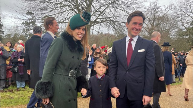 GALA VIDEO - Princesse Beatrice : qui est Wolfie ce petit garçon qui l’accompagnait à la messe de Noël à Sandringham ?
