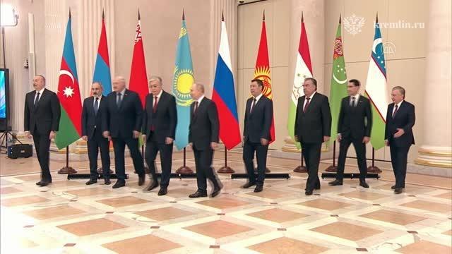 ST PETERSBURG - Bağımsız Devletler Topluluğu üyesi ülkelerin liderleri Rusya'da buluştu - Aile fotoğrafı