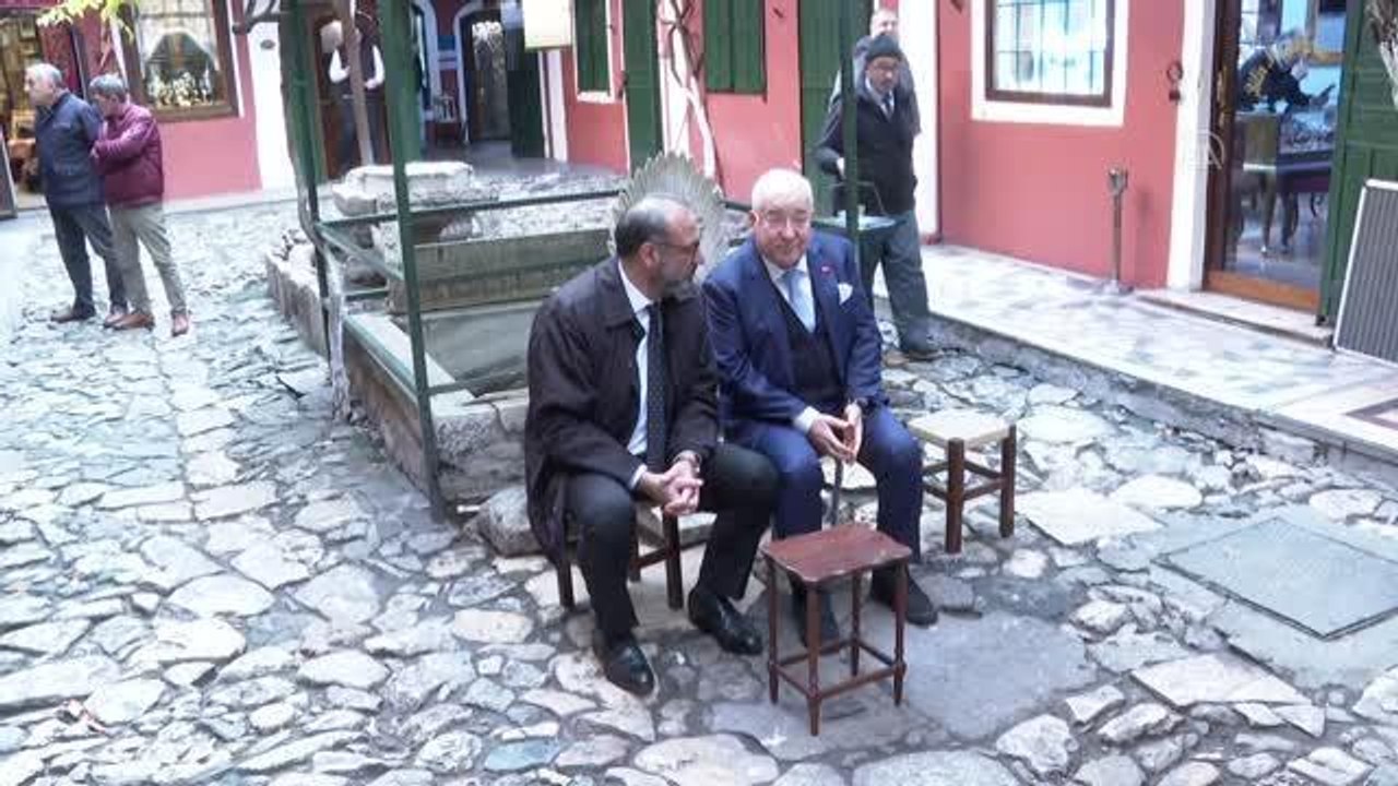 Kapalıçarşı esnafı, AA'nın "Yılın Fotoğrafları" oylamasına katıldı