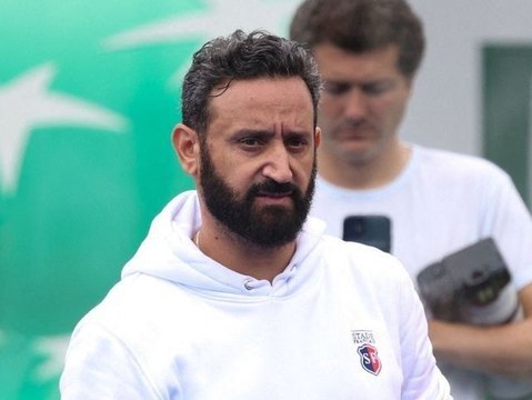 Cyril Hanouna sous le feu des critiques : Cette photo du réveillon qui ne passe pas... Un détail met le feu aux poudres