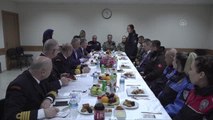 Vali Yazıcı, görev başındaki polis ve askerleri ziyaret etti