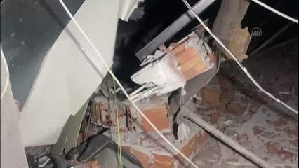 Bir işçi çalıştığı çatının çökmesi üzerine ağır yaralandı