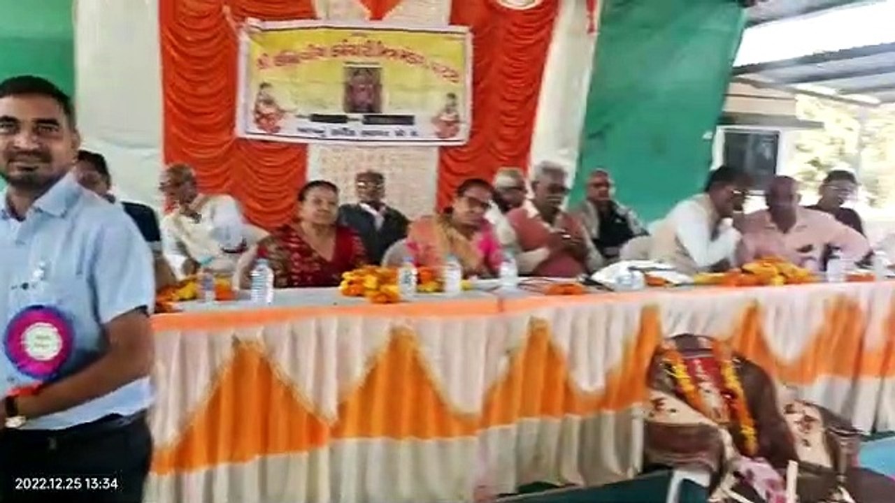 स्नेह मिलन समारोह में मेधावी विद्यार्थियों को बांटे पुरस्कार