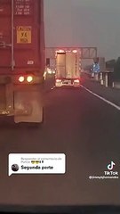 ¿Karma? Así termina tráiler que le impedía el paso a otros vehículos