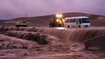 «الدفاع المدني» ينقذ حافلة ركاب بأوهيدة حاصرتها سيول