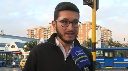 Limpiavidrios golpearon a civiles en Bogotá por negarles su servicio en un semáforo